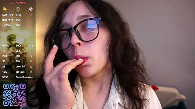 HannaHayles online show from 04/21/26, 01:42