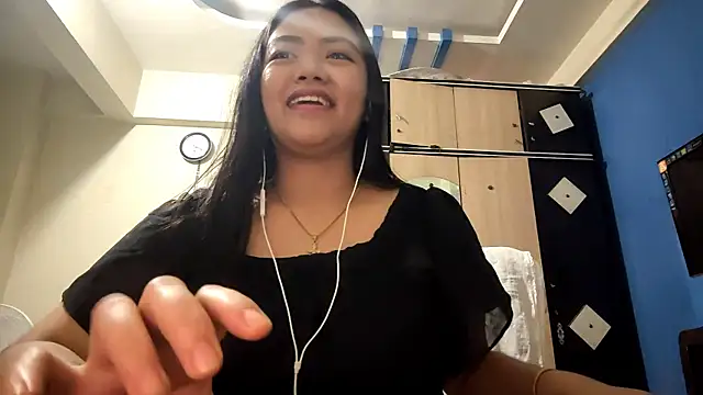 Snapshot of AntoninaDamewood chatting on 02/17/26, 12:45 AntoninaDamewood online show from 02/17/26, 12:45