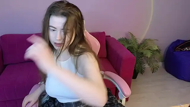 Snapshot of LovingWhisperr chatting on 02/07/26, 01:20 LovingWhisperr online show from 02/07/26, 01:20