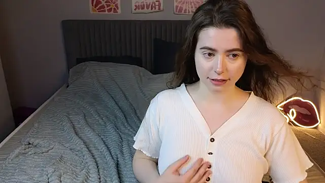 Snapshot of LovingWhisperr chatting on 02/19/26, 01:23 LovingWhisperr online show from 02/19/26, 01:23