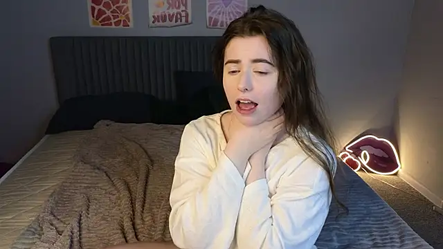 Snapshot of LovingWhisperr chatting on 02/20/26, 06:26 LovingWhisperr online show from 02/20/26, 06:26