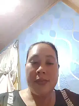 Snapshot of May_Bombs chatting on 04/25/26, 03:20 May Bombs online show from 04/25/26, 03:20