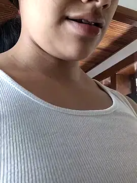 Snapshot of Julieta_Parker chatting on 02/22/26, 04:05 Julieta Parker online show from 02/22/26, 04:05