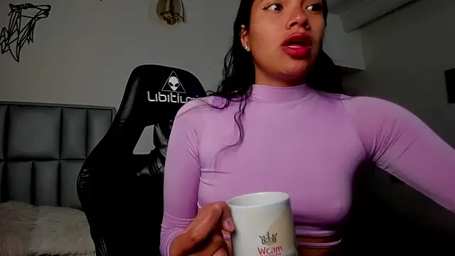 Julieta Parker online show from 04/22/26, 04:15