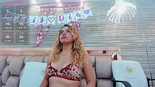 Snapshot of rossy_roose chatting on 02/13/26, 07:21 rossy roose online show from 02/13/26, 07:21