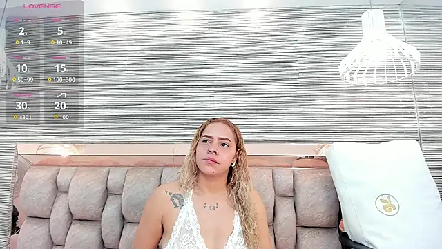 Snapshot of rossy_roose chatting on 02/22/26, 07:01 rossy roose online show from 02/22/26, 07:01