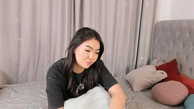 Snapshot of AraIkenberry chatting on 03/01/26, 06:54 AraIkenberry online show from 03/01/26, 06:54