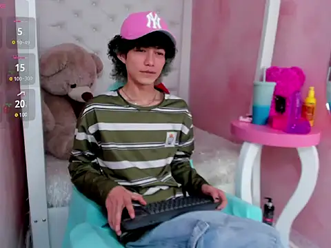 Snapshot of thanier_18 chatting on 02/17/26, 08:04 thanier 18 online show from 02/17/26, 08:04