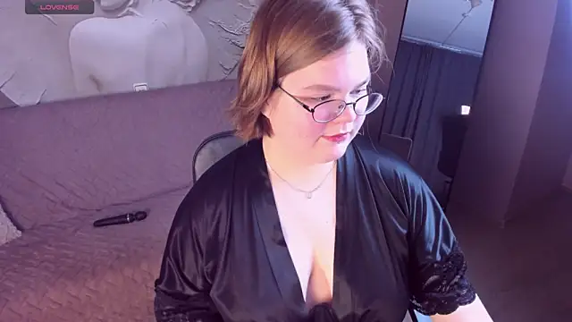 Snapshot of MaryFloree chatting on 02/08/26, 03:43 MaryFloree online show from 02/08/26, 03:43