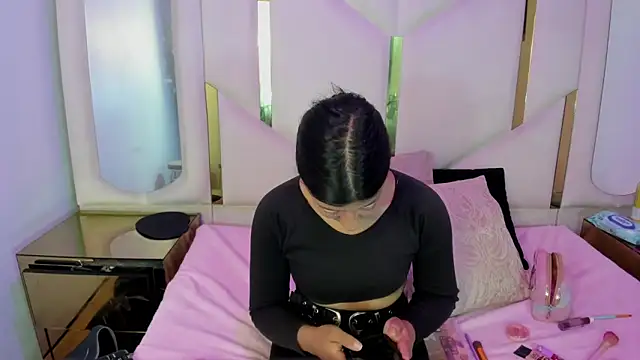 Vaneline2 online show from 04/23/26, 12:29