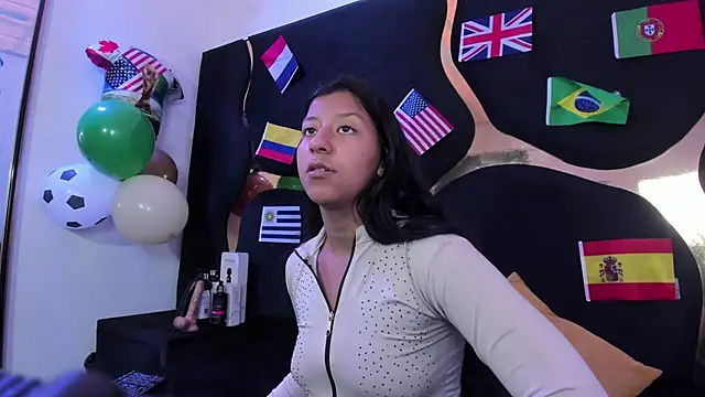 Snapshot of Vaneline2 chatting on 06/23/26, 02:37 Vaneline2 online show from 06/23/26, 02:37