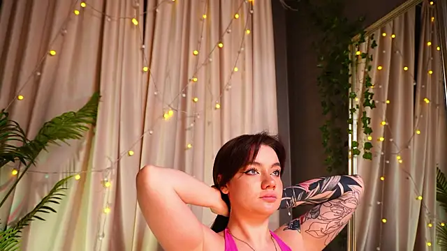 Snapshot of SinfulMoves chatting on 02/09/26, 02:10 SinfulMoves online show from 02/09/26, 02:10