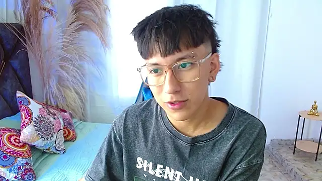 nikoo 18 online show from 04/24/26, 02:30