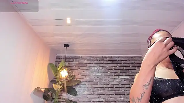 isabella star  online show from 04/17/26, 12:41