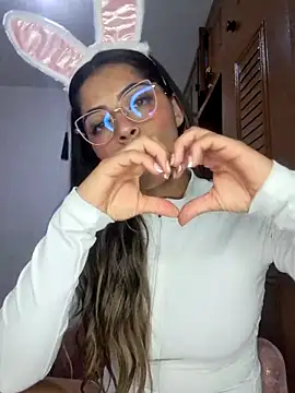  as una77 online show from 04/22/26, 02:14