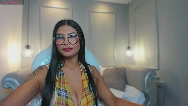 Snapshot of MiaSmit_ chatting on 03/04/26, 03:01 MiaSmit online show from 03/04/26, 03:01