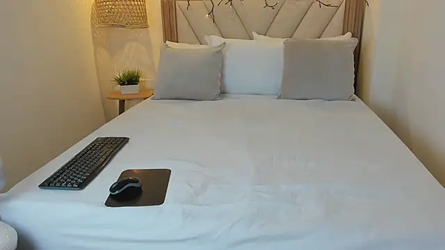 LisaLain online show from 03/11/26, 12:00