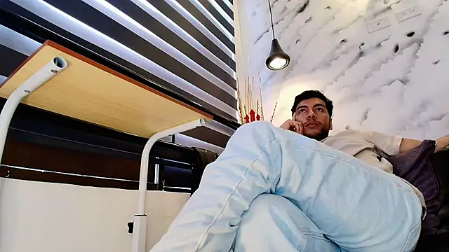 Snapshot of Max_Hornye chatting on 02/21/26, 07:15 Max Hornye online show from 02/21/26, 07:15