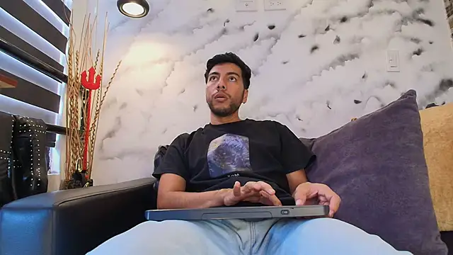 Snapshot of Max_Hornye chatting on 02/24/26, 06:39 Max Hornye online show from 02/24/26, 06:39