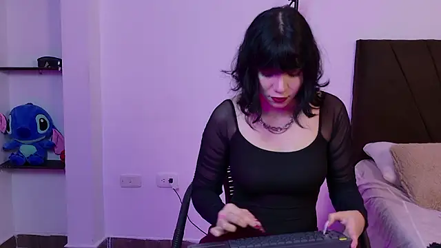 Snapshot of Raven_OA chatting on 02/18/26, 12:45 Raven OA online show from 02/18/26, 12:45