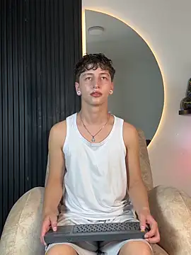 ARON LUXX online show from 02/04/26, 03:12