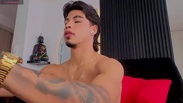 ARON LUXX online show from 02/05/26, 02:11