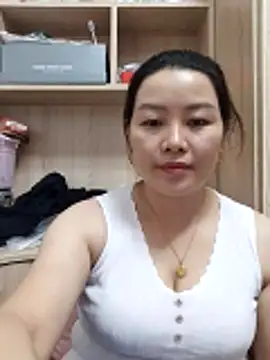 Snapshot of Jennie_dogy chatting on 06/10/26, 02:12 Jennie dogy online show from 06/10/26, 02:12