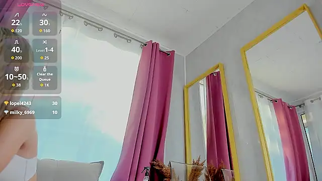 Snapshot of MeganKroft_ chatting on 02/19/26, 06:31 MeganKroft online show from 02/19/26, 06:31