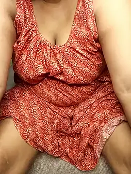 R Queen online show from 04/21/26, 02:01