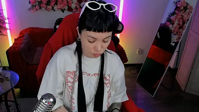 Snapshot of NeoGeisha chatting on 05/19/26, 01:39 NeoGeisha online show from 05/19/26, 01:39