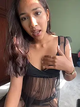 Snapshot of lyla_luv chatting on 02/20/26, 09:10 lyla luv online show from 02/20/26, 09:10