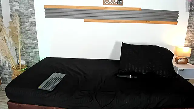 Lia James  online show from 03/07/26, 02:03