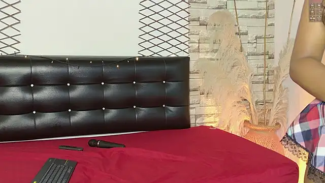 Lia James  online show from 03/30/26, 11:44