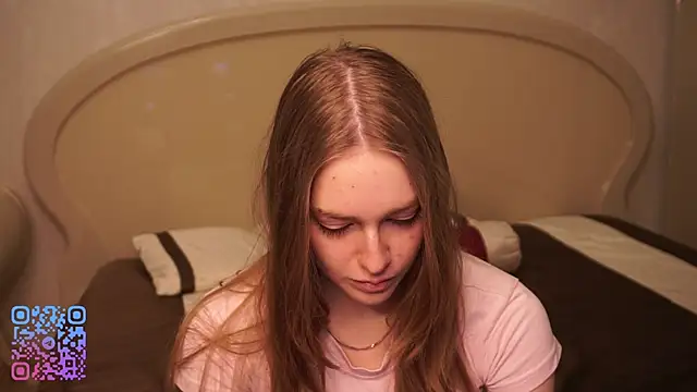 RowenaIanniello online show from 02/16/26, 02:24