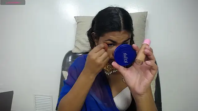 yaazhinii online show from 04/16/26, 12:39