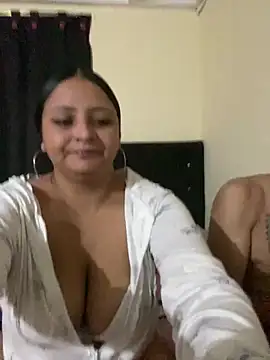 Snapshot of EmmaXDonald chatting on 03/16/26, 05:44 EmmaXDonald online show from 03/16/26, 05:44