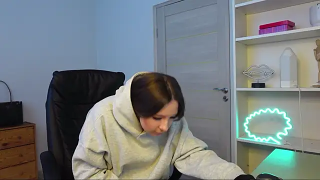 Snapshot of Alice_Spear chatting on 02/14/26, 02:47 Alice Spear online show from 02/14/26, 02:47