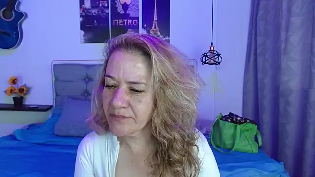 Snapshot of andreea_xx chatting on 02/15/26, 01:41 andreea xx online show from 02/15/26, 01:41