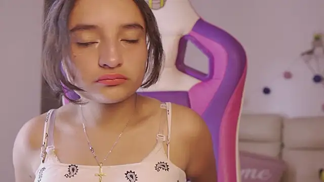  emily jonexs online show from 02/12/26, 08:59