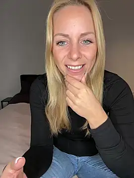 emily-becker22 online show from 04/23/26, 03:36