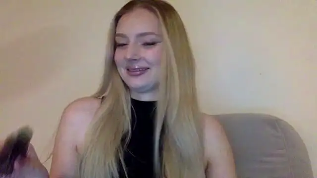 Snapshot of MayaWetDream chatting on 02/15/26, 05:20 MayaWetDream online show from 02/15/26, 05:20