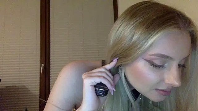 MayaWetDream online show from 04/22/26, 08:21