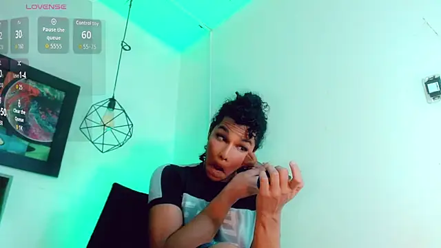 Snapshot of Zonce_shimer chatting on 02/25/26, 03:49 Zonce shimer online show from 02/25/26, 03:49