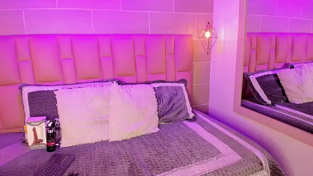 Snapshot of Naomi-Thompson chatting on 03/01/26, 08:22 Naomi-Thompson online show from 03/01/26, 08:22