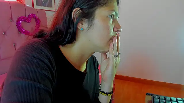 Snapshot of ari_le chatting on 02/19/26, 04:14 ari le online show from 02/19/26, 04:14