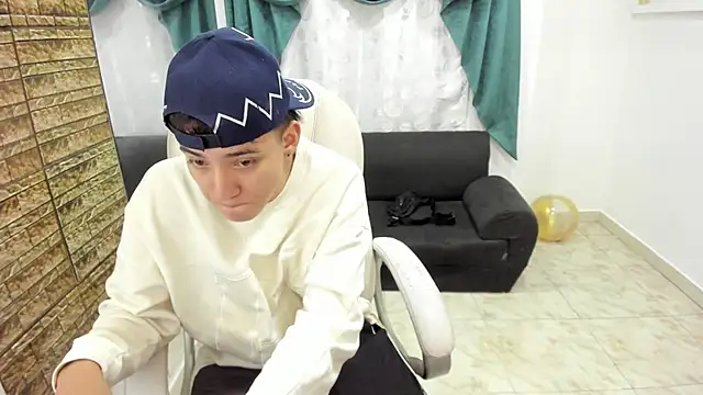 Snapshot of Wesleey-Boy chatting on 02/18/26, 06:59 Wesleey-Boy online show from 02/18/26, 06:59