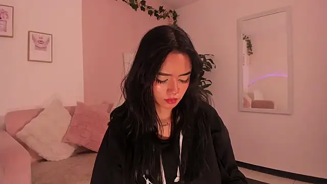 Mila jenner online show from 02/19/26, 01:18