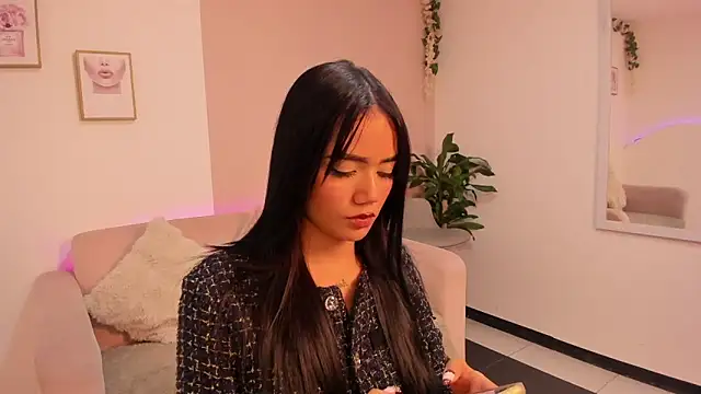 Mila jenner online show from 02/25/26, 12:04