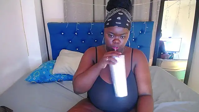neighbor-ebony online show from 07/18/26, 03:22