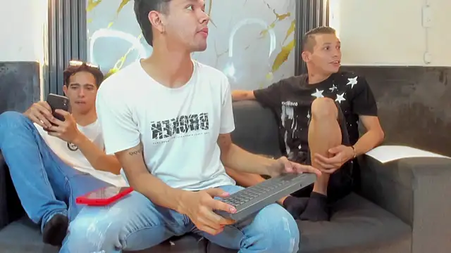 Snapshot of Wonka_1 chatting on 02/10/26, 04:05 Wonka 1 online show from 02/10/26, 04:05